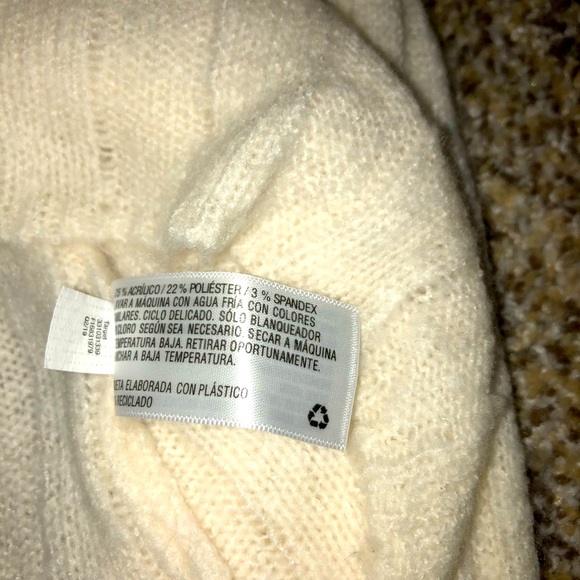 🆑🚫SOLD🚫NWOT Cream Polyester Sweater ❄️ - Picture 11 of 13